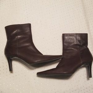 Chaps Brown leather healed boots size 8B